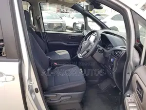 Toyota Noah 2021 Silver