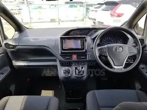 Toyota Noah 2021 Silver