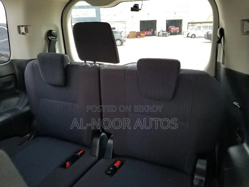 Toyota Noah 2021 Silver