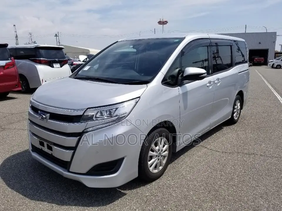 Toyota Noah 2021 Silver