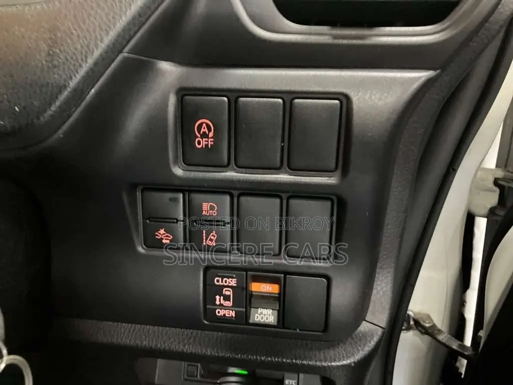 Toyota Noah 2021 Pearl