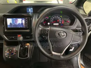 Toyota Noah 2021 Pearl
