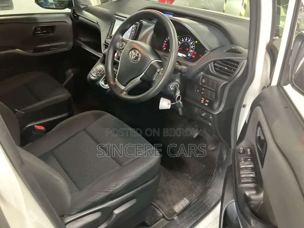 Toyota Noah 2021 Pearl