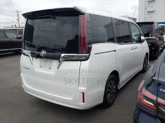Toyota Esquire 2021 Pearl