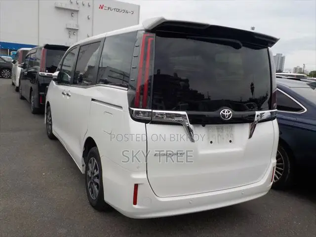 Toyota Esquire 2021 Pearl