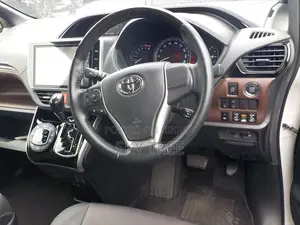 Toyota Esquire 2021 Pearl