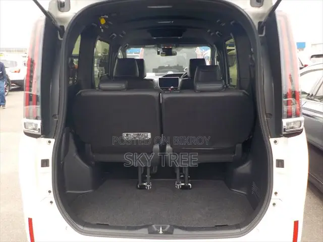 Toyota Esquire 2021 Pearl
