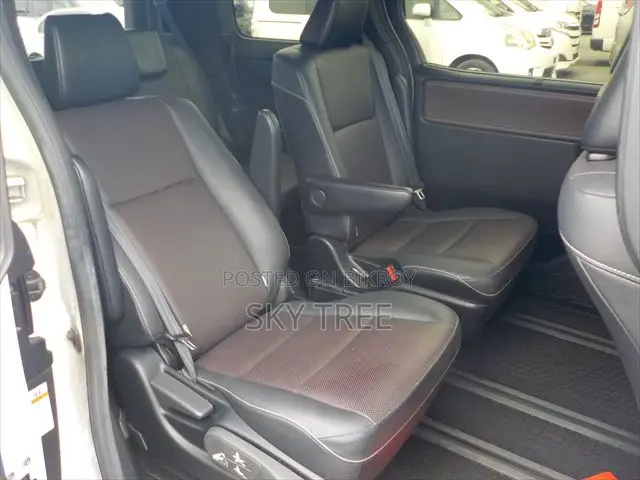 Toyota Esquire 2021 Pearl