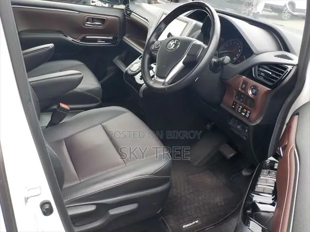 Toyota Esquire 2021 Pearl