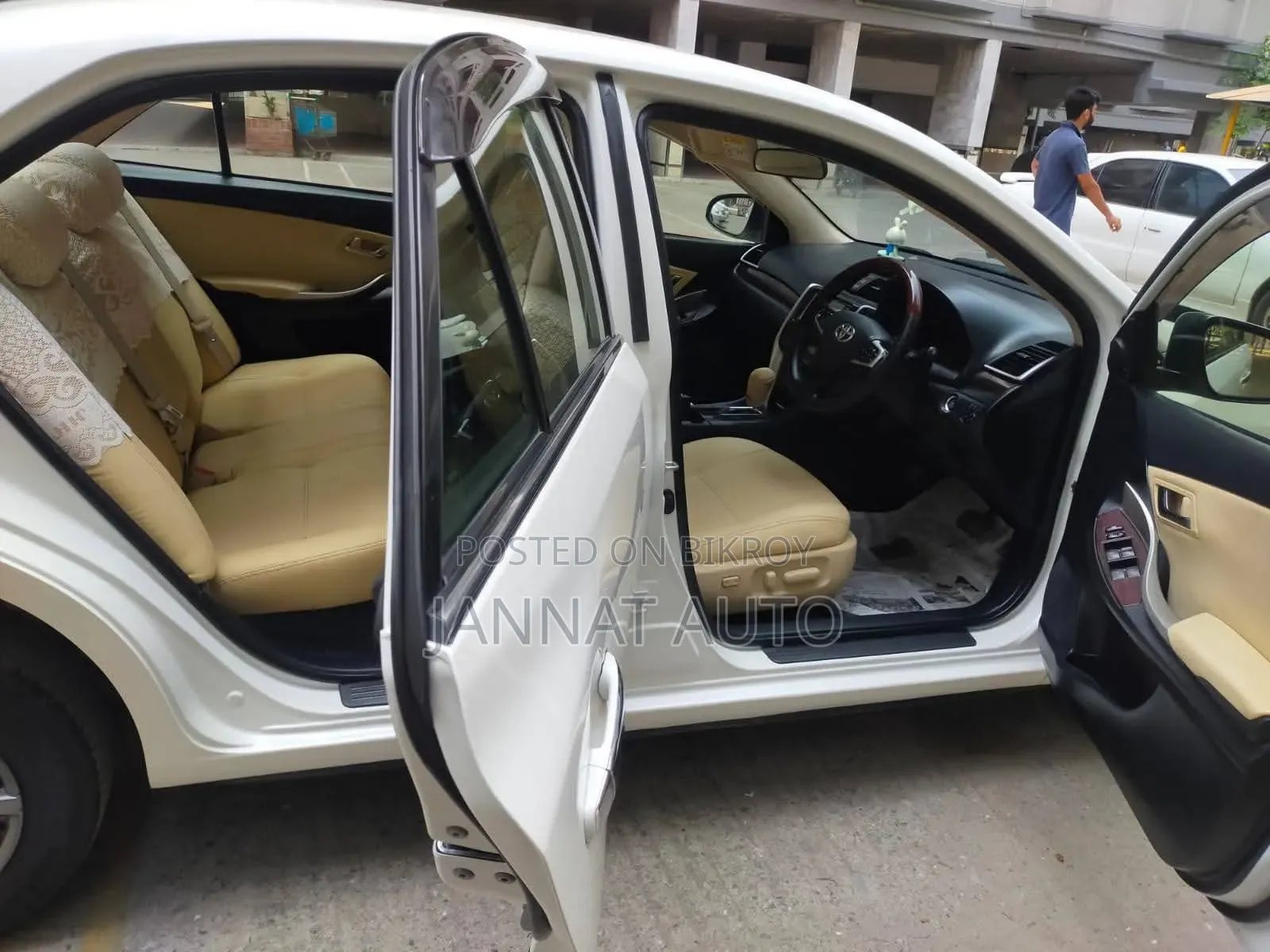 Toyota Premio 2016 Off white