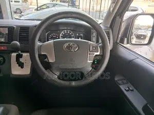 Toyota HiAce 2021 White
