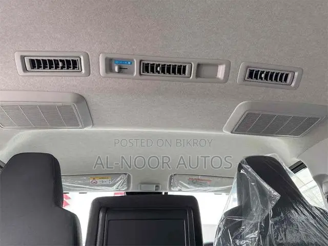 Toyota HiAce 2021 White