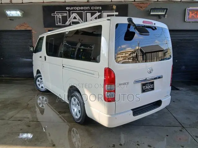Toyota HiAce 2021 White