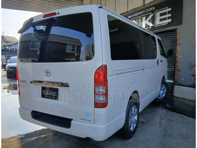 Toyota HiAce 2021 White