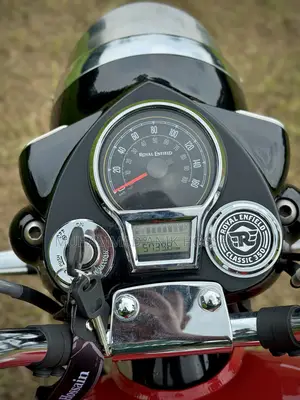 Royal Enfield Classic 350 2025 Red