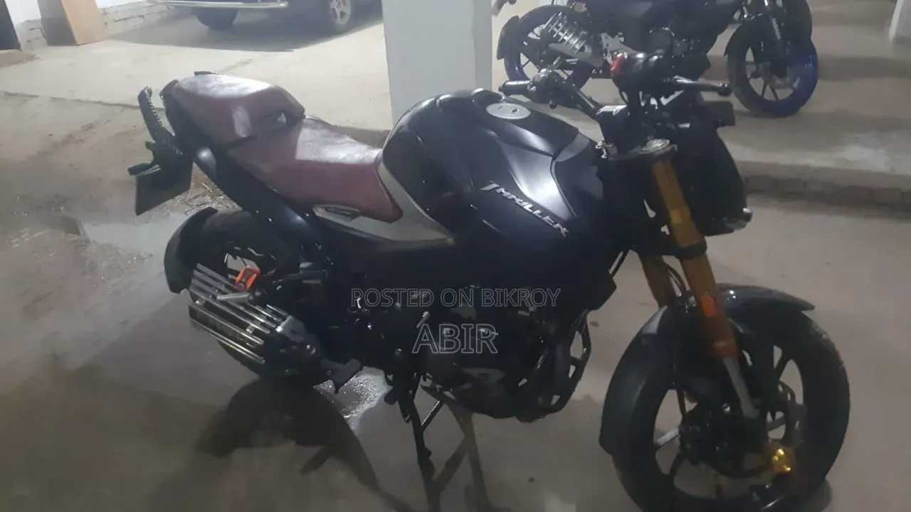 New Hero Thriller 160R 4V 2025 Black