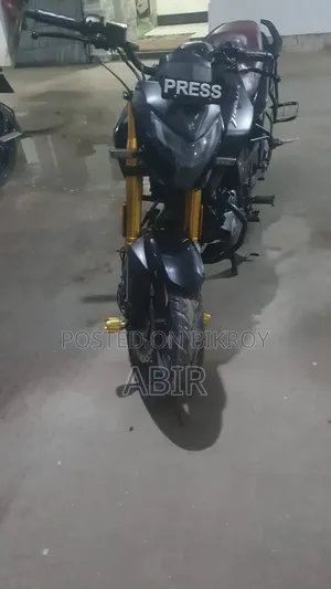 New Hero Thriller 160R 4V 2025 Black