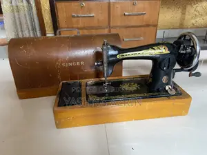 সিঙ্গার সেলাই মেশিন (ভিনটেজ) - ভালো অবস্থায়