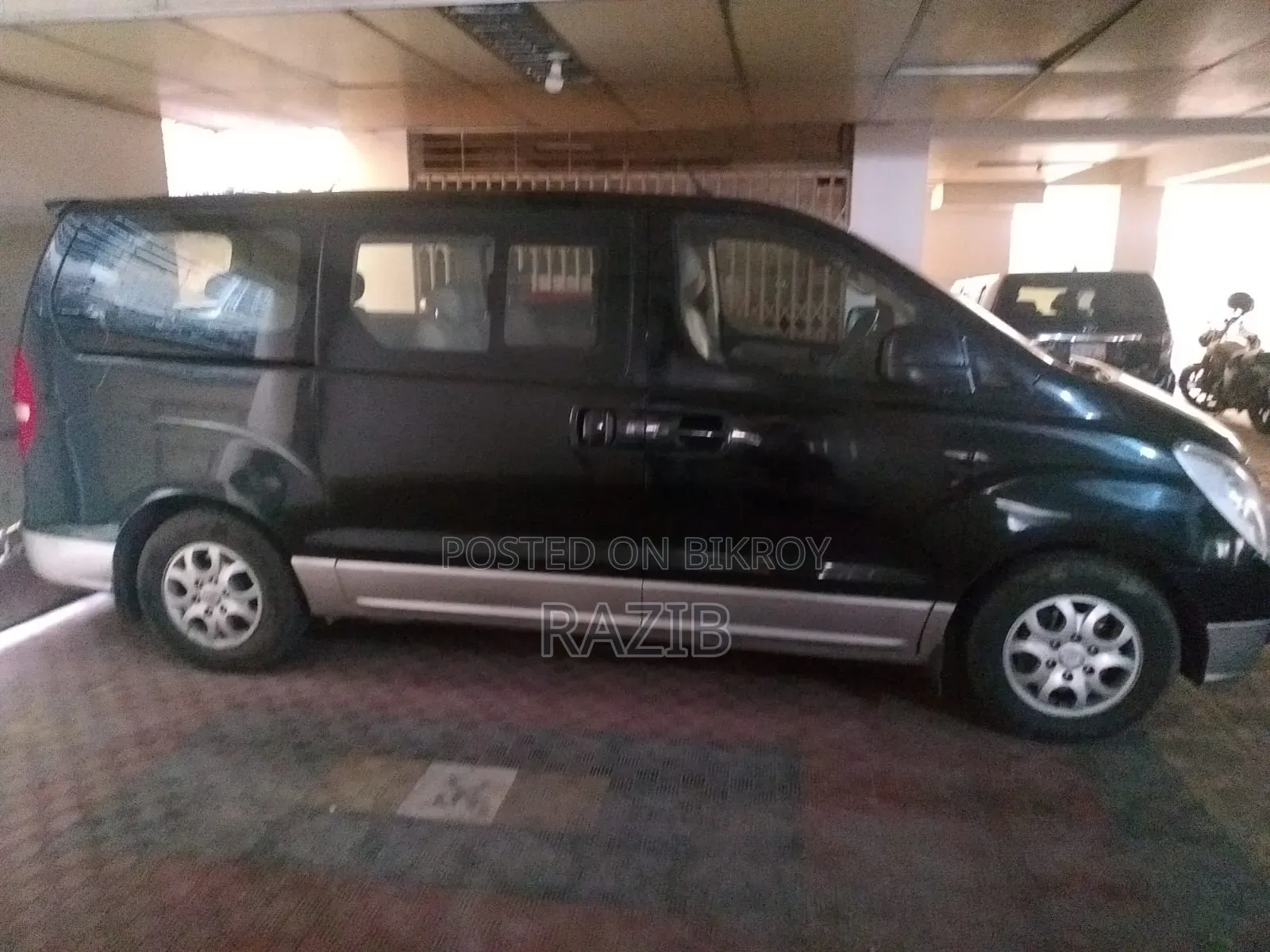 হুন্দাই এইচ১ ২০১৩ ব্ল্যাক