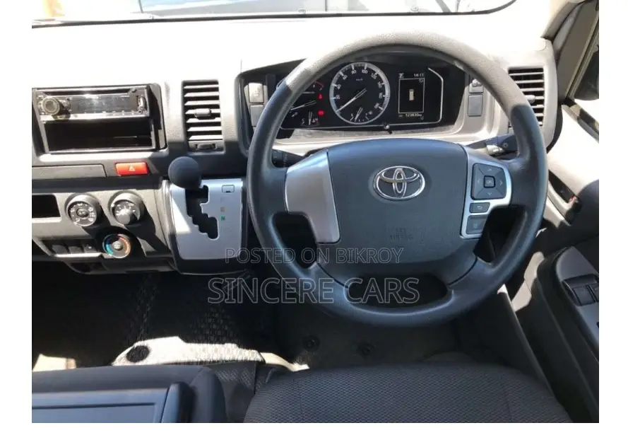 Toyota HiAce 2021 Silver