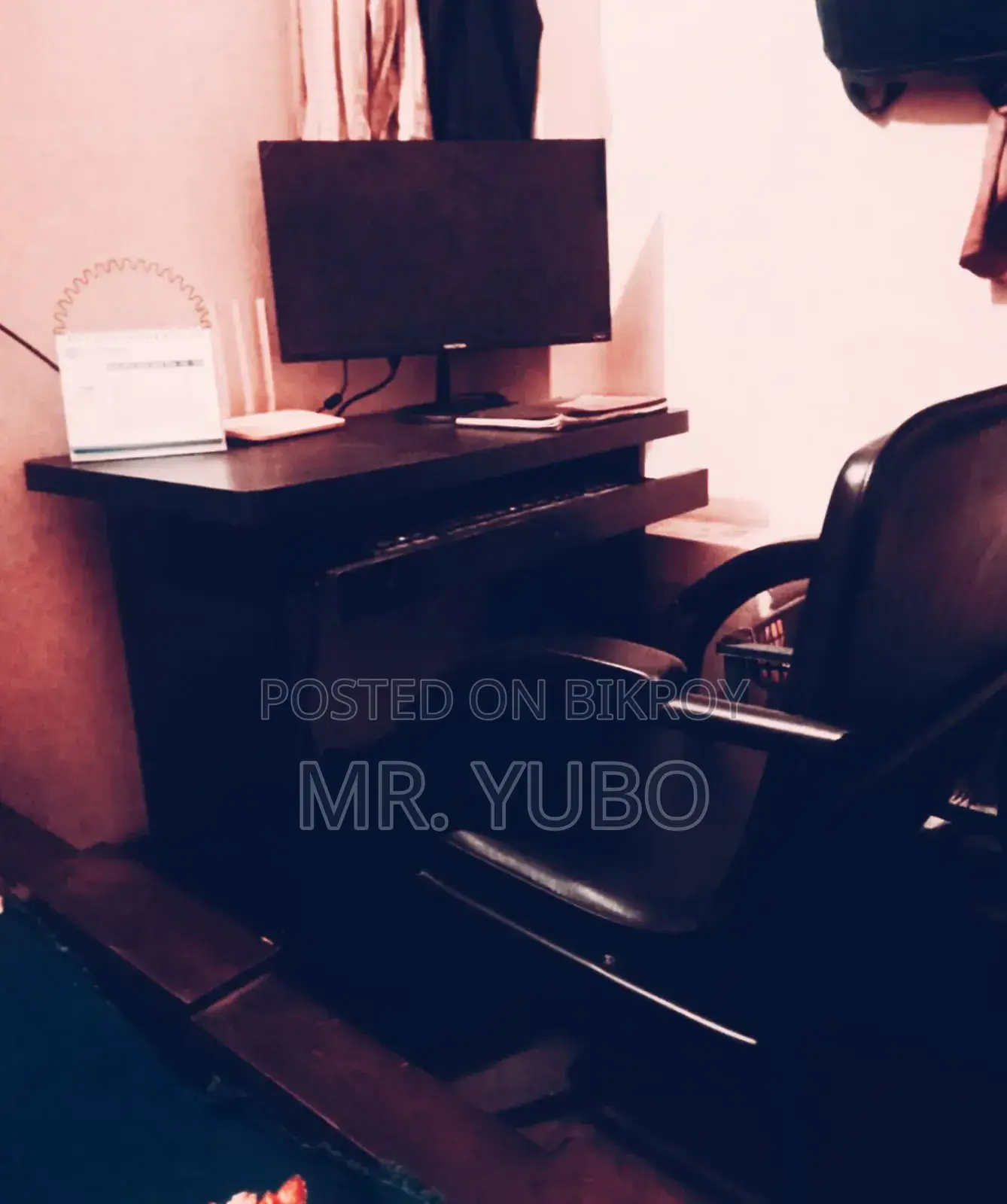 কম্পিউটার টেবিল এবং চেয়ার / বেড