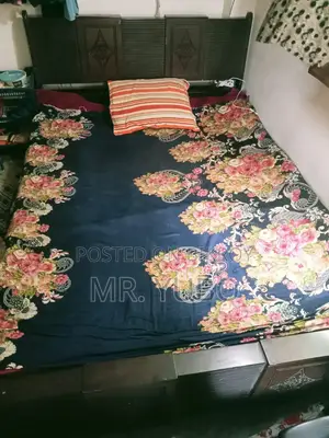 কম্পিউটার টেবিল এবং চেয়ার / বেড