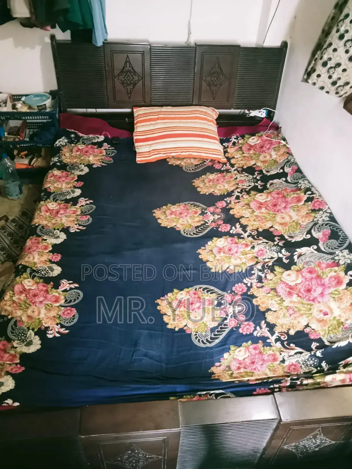 কম্পিউটার টেবিল এবং চেয়ার / বেড