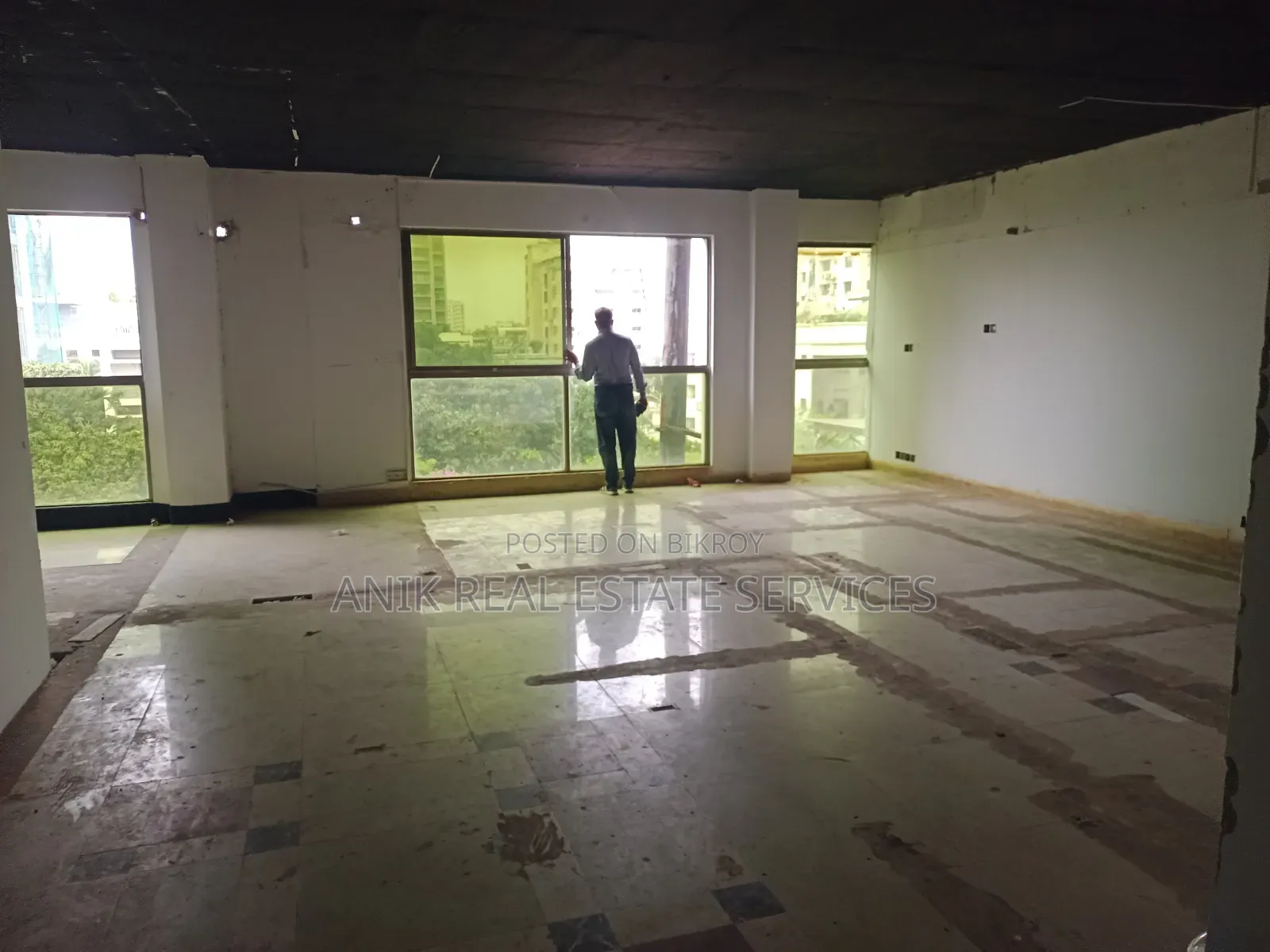 Commercial 2700 SFT Office Space Rent for Gulshan Avenue