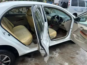 টয়োটা এক্সিও ১.৫ জি ২ডব্লিউডি ২০০৯ সাদা