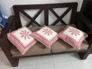 সেগুন কাঠের তৈরি কুশন+কভার+বসার ফোমসহ সোফা।