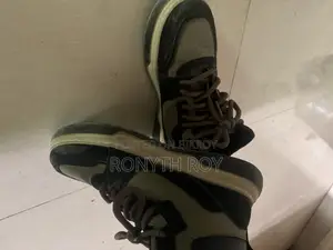 Shoe