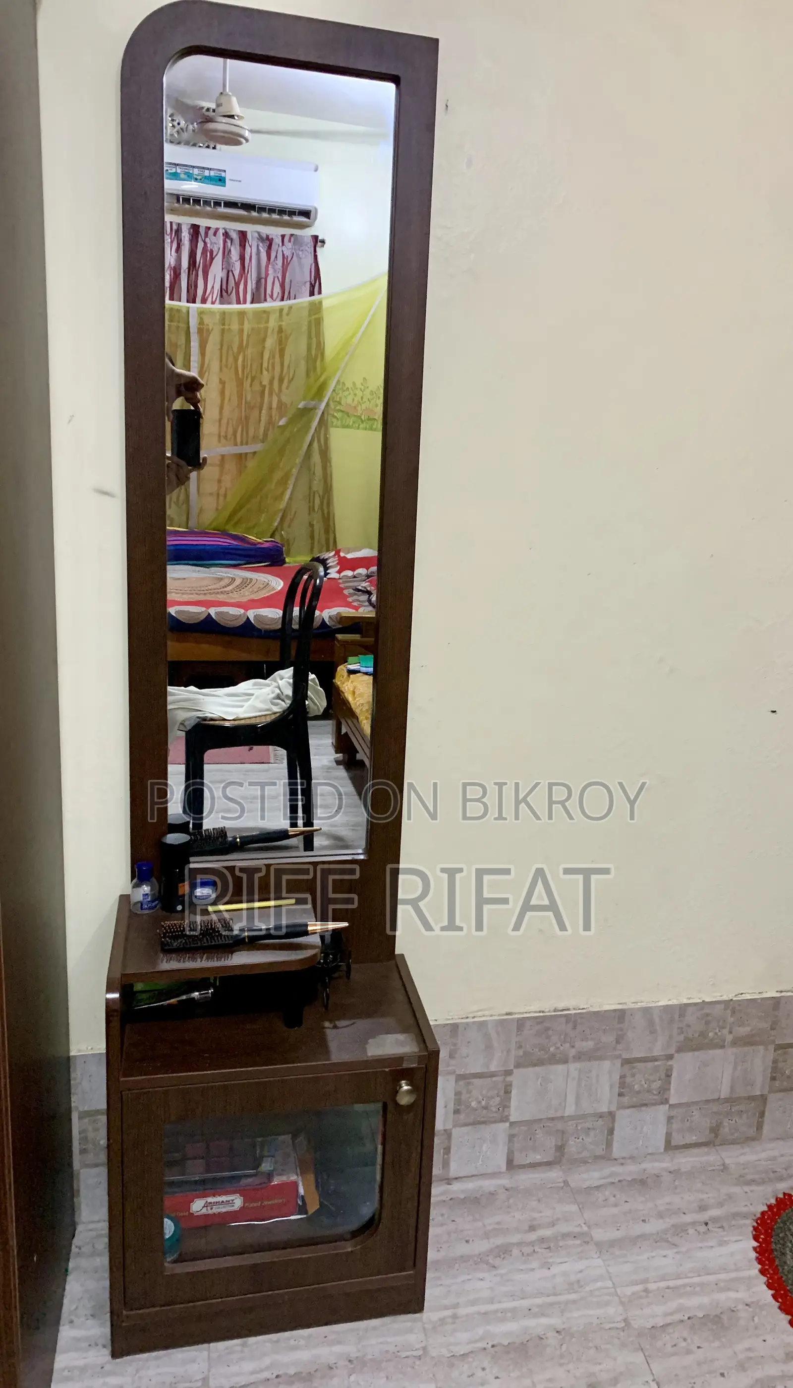 রিগ্যাল ড্রেসিং টেবিল