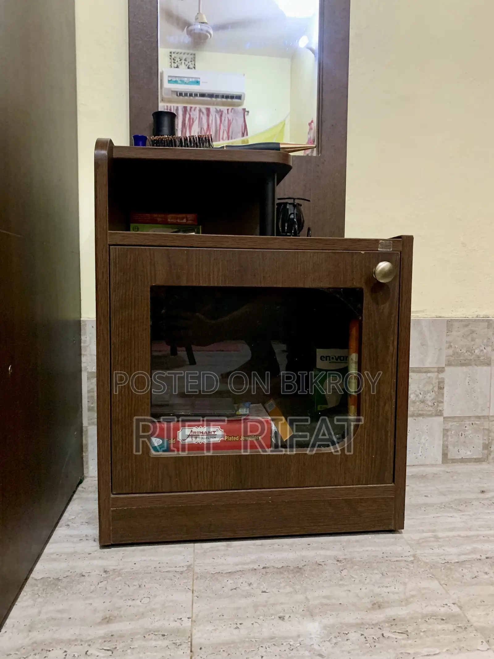 রিগ্যাল ড্রেসিং টেবিল