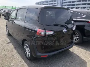 Toyota Sienta 1.5 Hybrid FWD 2021 Brown