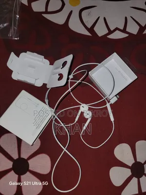 Apple Earpods With Lightning Connector