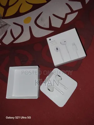 Apple Earpods With Lightning Connector
