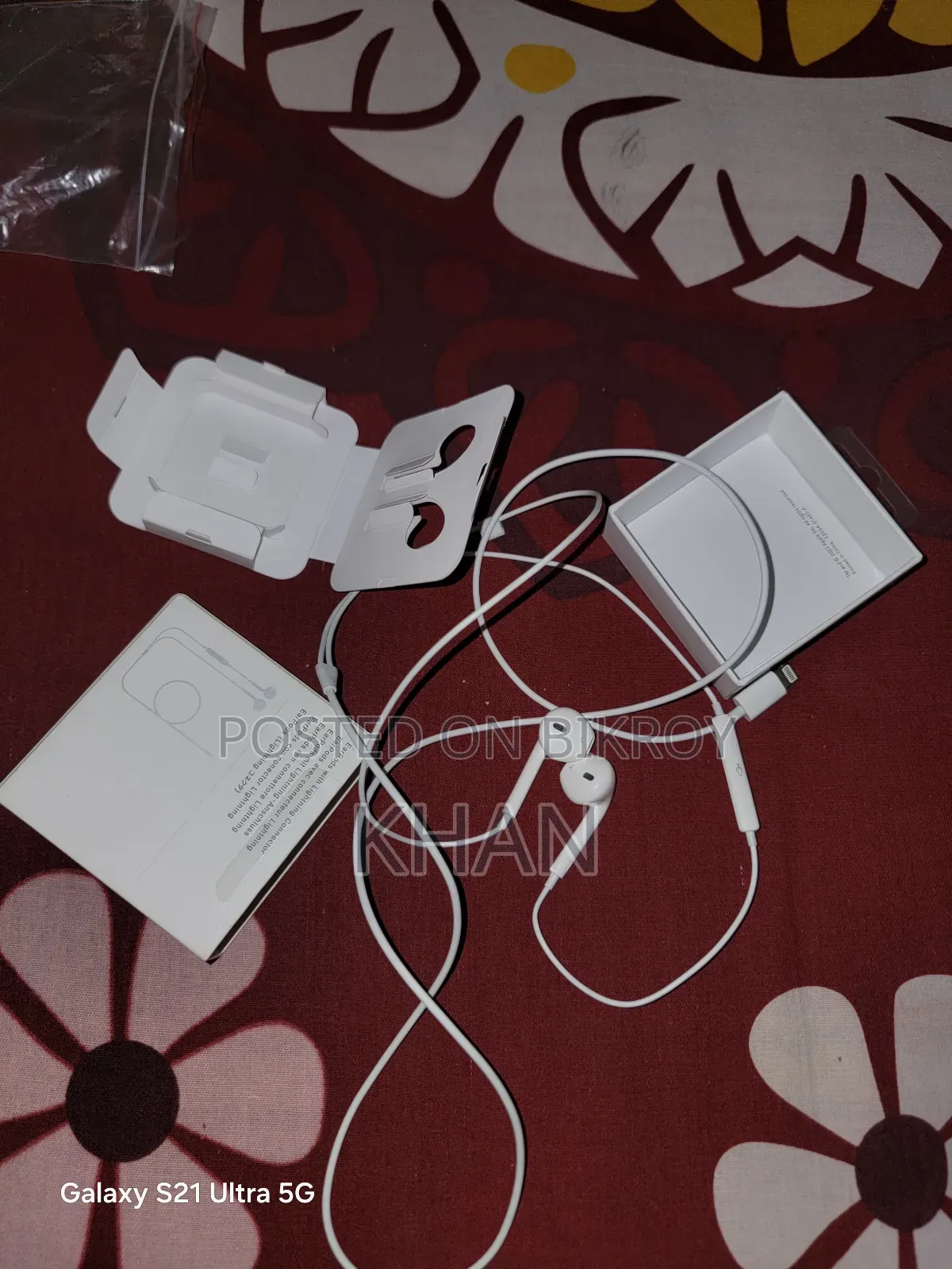 Apple Earpods With Lightning Connector