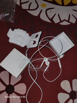 Apple Earpods With Lightning Connector