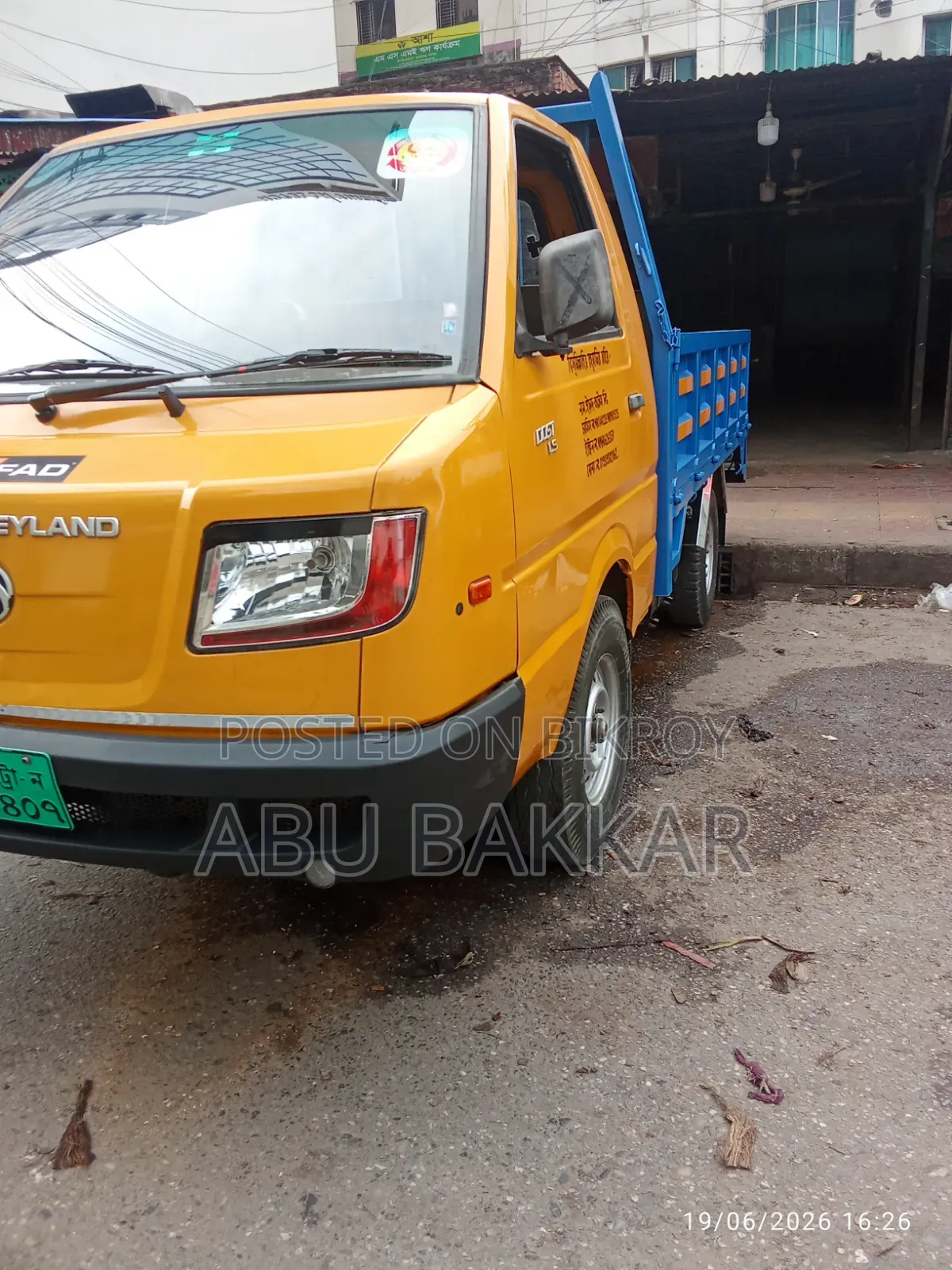 Pick-Up Van