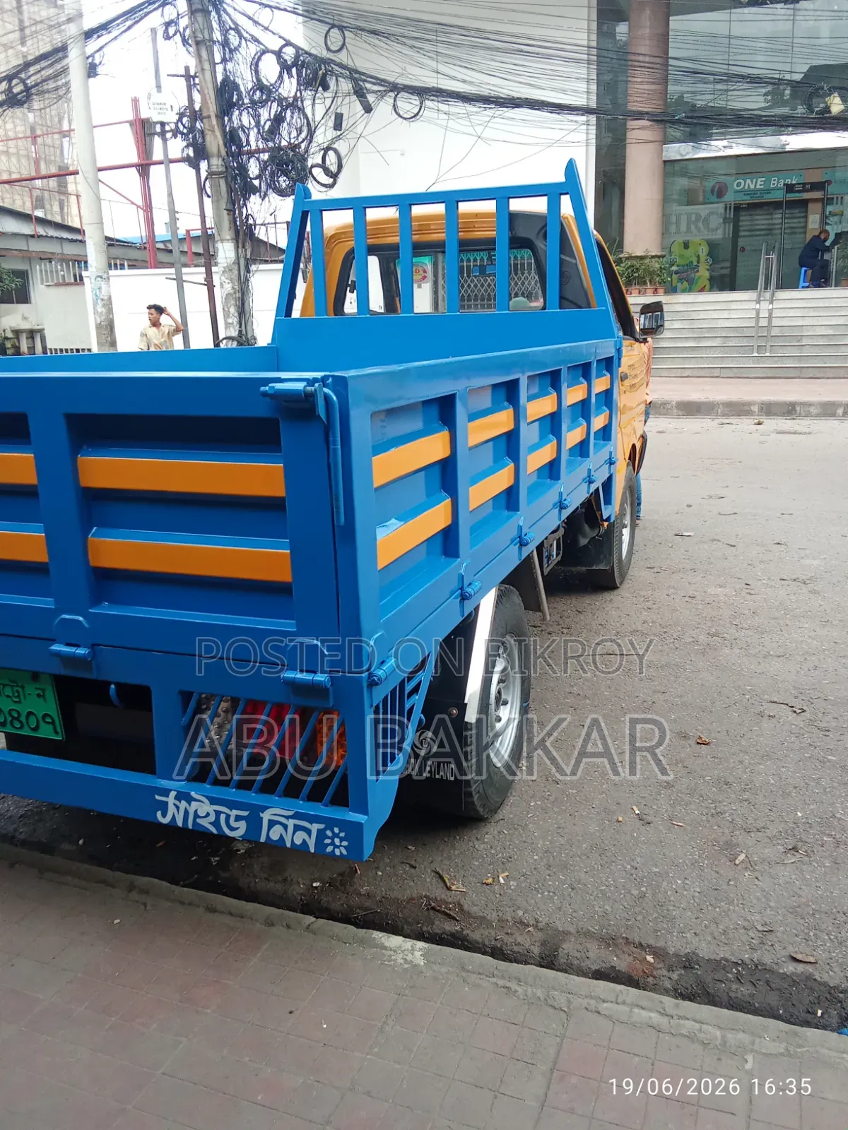 Pick-Up Van