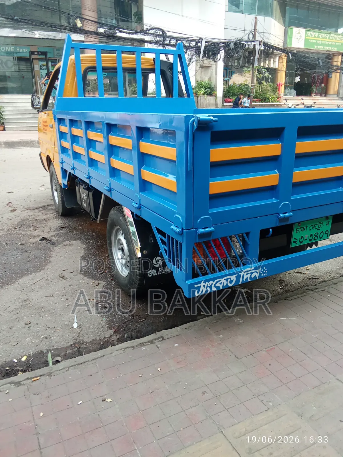 Pick-Up Van