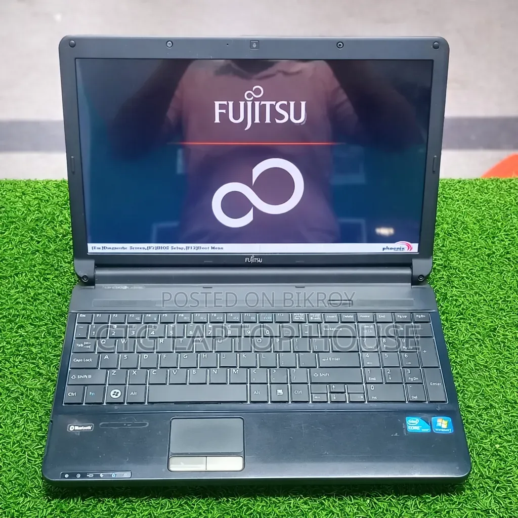 Laptop Fujitsu 4GB Intel Core i3 HDD 500GB