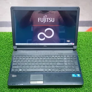 Laptop Fujitsu 4GB Intel Core i3 HDD 500GB