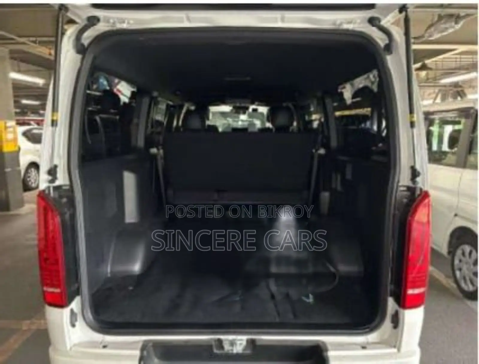 Toyota HiAce 2021 Pearl