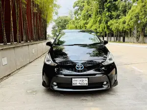 Toyota Prius 4dr Hatchback (1.8L 4cyl gas/electric hybrid CVT) 2016