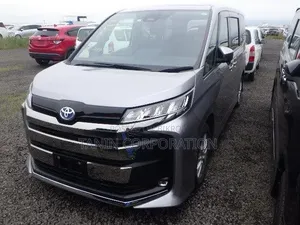 Toyota Noah 2022 Silver