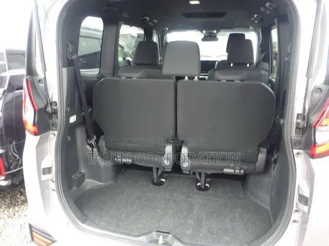 Toyota Noah 2022 Silver