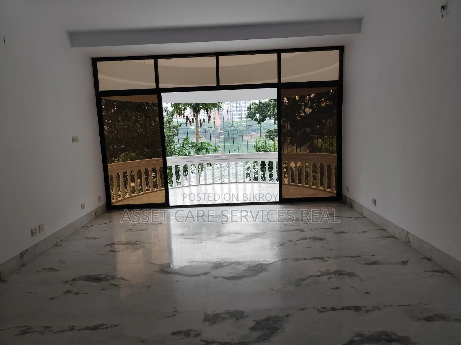 গুলশানে ৪০০০-বর্গফুট লেক ভিউ অফিস স্পেস ভাড়া
