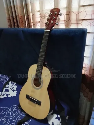খুব সুন্দর একটি গিটার