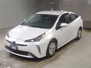 Toyota Prius L 2021 Pearl
